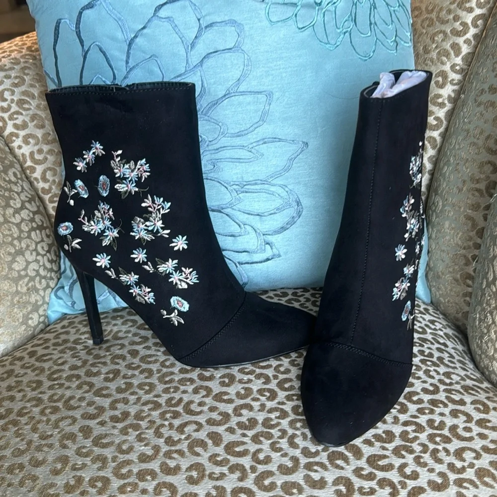 NIB Just Fab “Out West” pink blue floral embroidered faux suede stiletto bootie - Picture 3 of 11